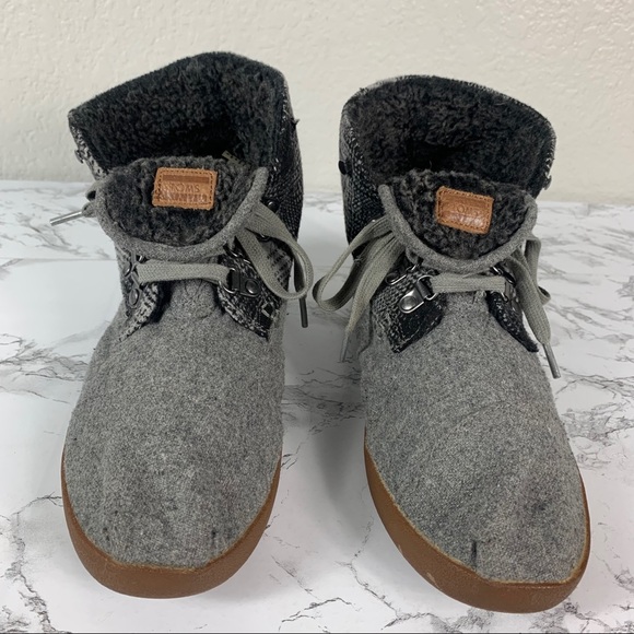 toms buffalo plaid boots